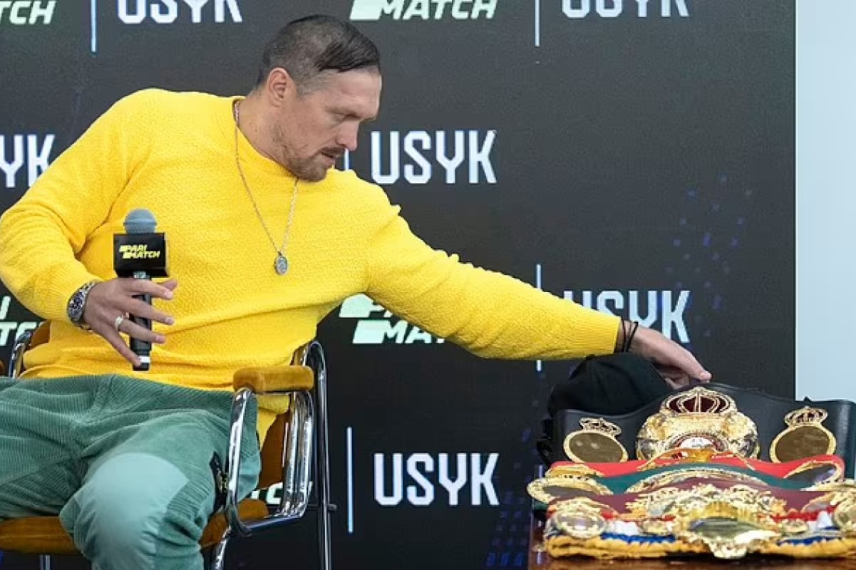 Александр Усик