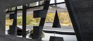 Смерть от коронавируса на стадионах Катара