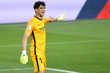 Боссы «Вест Хэма» готовы оформить трансфер голкипера «Севильи»