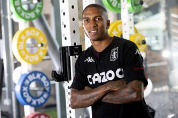 Агбонлахор: «Джеррард должен использовать Эшли Янга на левом фланге»