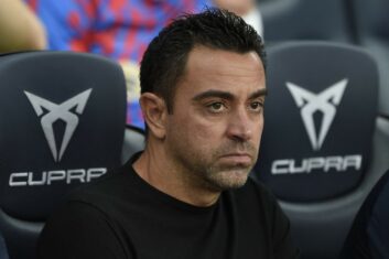 Хави отрабатывает три варианта, чтобы решить проблему правого защитника