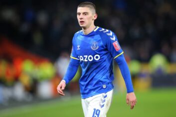 Защитник «Эвертона» Миколенко поделился ожиданиями от матча против «Манчестер Юнайтед»