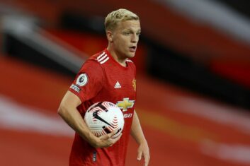 «Ньюкасл» готовит трансфер Донни ван де Бека из «Манчестер Юнайтед»