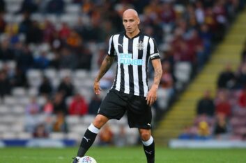 Полузащитник «Ньюкасла» Джонджо Шелви может дебютировать в матче с МЮ