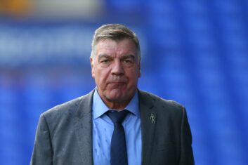 Сэм Эллардайс: «Дин Смит и Стивен Джеррард уволены из-за одного игрока»