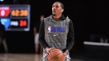 После посещения стриптиз-клуба: Лу Уильямс на 10-дневном карантине