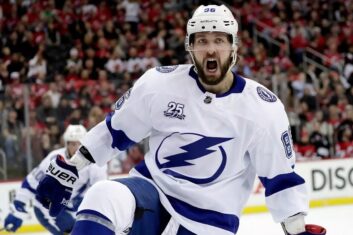 Никита Кучеров забросил две шайбы в матче «Тампа-Бэй» — «Калгари»