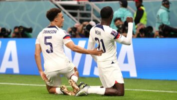 Сборные США и Уэльса расписали первую ничью на чемпионате мира