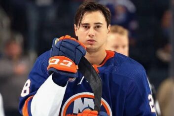 Романов применил 9 силовых приемов в матче против «Торонто»