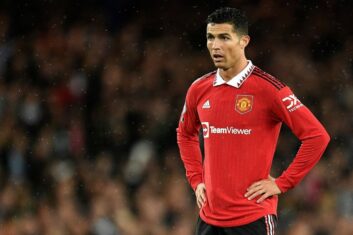 «Манчестер Юнайтед» расторг контракт с Криштиану Роналду