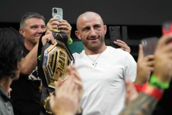 Волкановски показал, как тренирует борьбу для боя с Махачевым