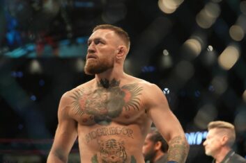 Крис Сайборг и Конор МакГрегор обменялись колкостями после оскорбительной песни Конора про Лобова