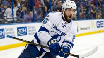 Кучеров вышел на третье место в списке лучших бомбардиров сезона НХЛ