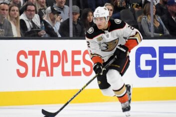 Шенн из «Ванкувера» стал лучшим защитником по силовым приемам в истории НХЛ