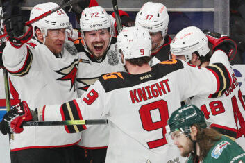 «Трактор» крупно уступил «Авангарду», пропустив 5 шайб