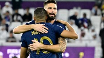 Оливье Жиру стал лучшим бомбардиром в истории сборной Франции