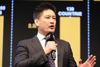Глава One FC заявил, что его организация превосходит UFC по уровню бойцов