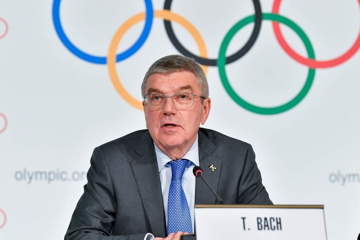 Санкции в отношении российского спорта не должны напрямую касаться спортсменов, заявил Бах
