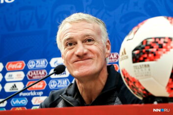 Федерация футбола Франции планирует удержать Дешама на посту главного тренера сборной