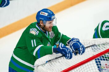 Игрок «Салавата Юлаева» следит за карьерой Холанна в Англии