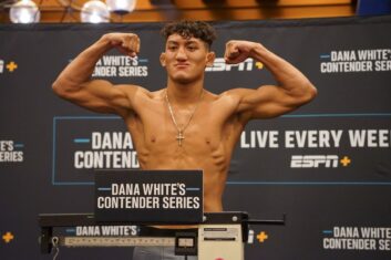 Самый молодой боец в истории UFC попросил бонус, чтобы купить маме минивэн