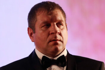 Емельяненко и Коваленко встретились в бою по поеданию мороженого