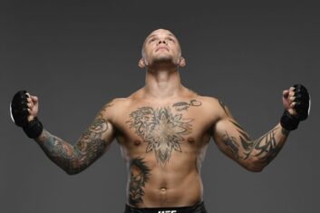 Энтони Смит считает, что Ян Блахович победил Магомеда Анкалаева