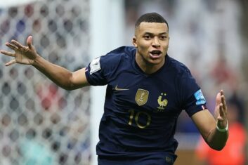 Килиан Мбаппе во второй раз сравнял счет в матче с Аргентиной