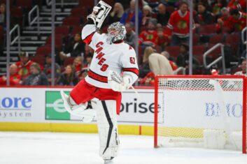 «В ключевые моменты Кочетков спасает команду» — главный тренер «Каролины»