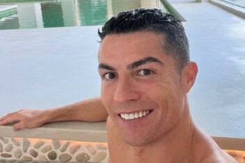 Роналду поделился первой фотографией после ЧМ