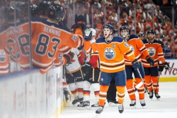 «Эдмонтон» разгромил «Лос-Анджелес» и повел в серии плей-офф НХЛ