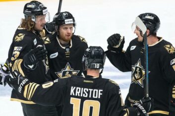 «Адмирал» дома победил «Авангард» в игре КХЛ