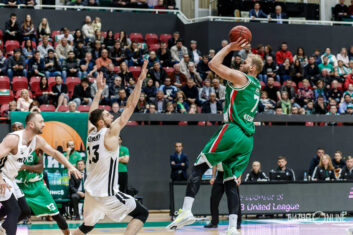 УНИКС победил в волжском дерби