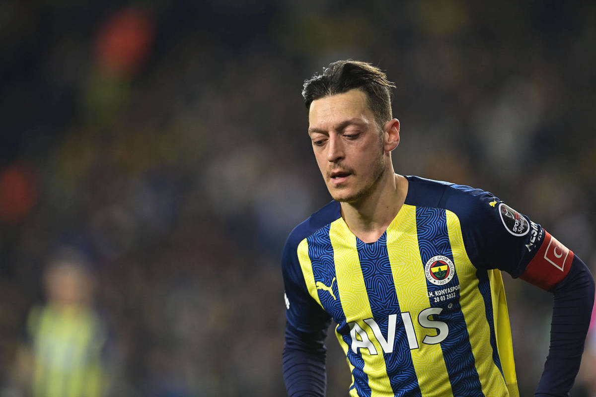 Футболист Mesut Ozil