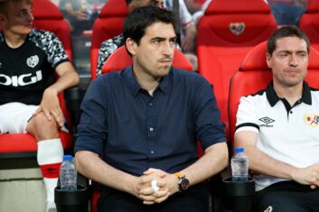 The Athletic: «Лидс» может переманить тренера «Райо Вальекано»