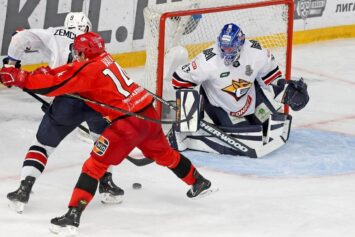 Хет-трик Акользина принес «Металлургу» победу над «Автомобилистом»