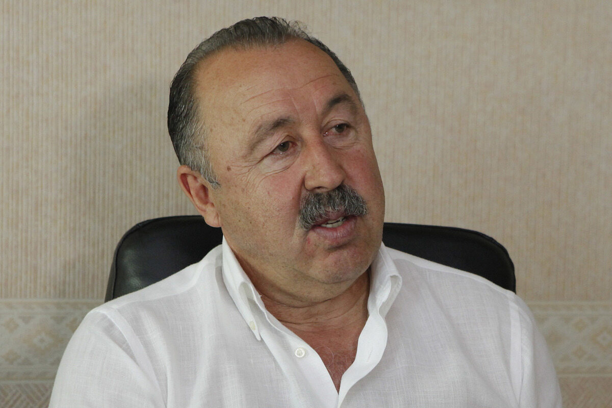 Валерий Газзаев