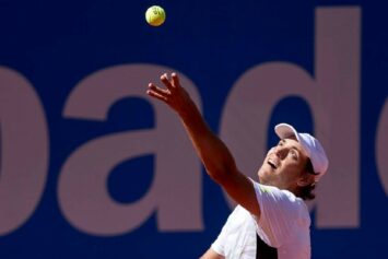 Котов прошел во второй круг турнира в Барселоне