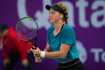 Самсонова пробилась в третий раунд теннисного турнира в Риме