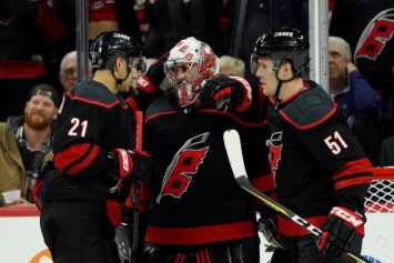 «Каролина» начала второй раунд Кубка Стэнли с крупной победы над «Нью-Джерси»