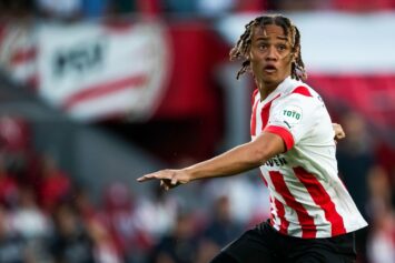 СМИ: «Арсенал» проявляет интерес к хавбеку ПСВ Симонсу