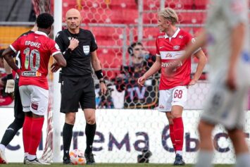 Арбитр Карасев показал две красные карточки за один эпизод в матче «Спартак» — ЦСКА