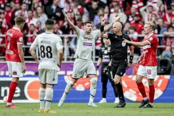 Соболев дважды продемонстрировал неприличный жест в дерби — «Чемпионат»