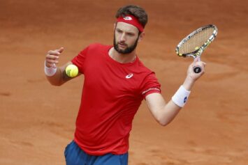 Гахов проиграл Меджедовичу на Ролан Гаррос