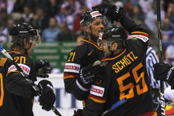 Сборная Германии сыграет с командой США в полуфинале ЧМ по хоккею