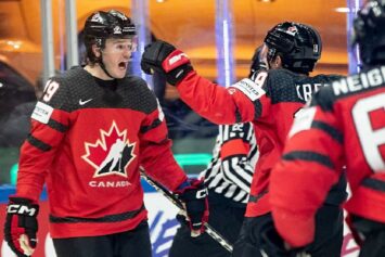 Канада вышла в финал чемпионата мира по хоккею