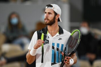 Хачанов одержал волевую победу на старте Ролан Гаррос