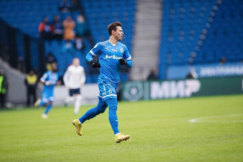 Контракт «Смолова» продлен на год — официально