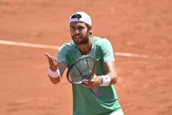 Хачанов победил Сонего во Франции