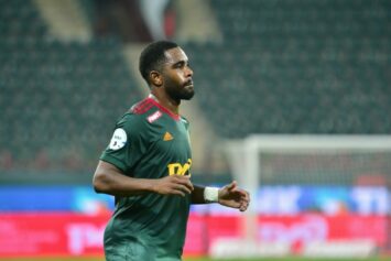 «Антверпен» не хочет отпускать нападающего «Локомотива»